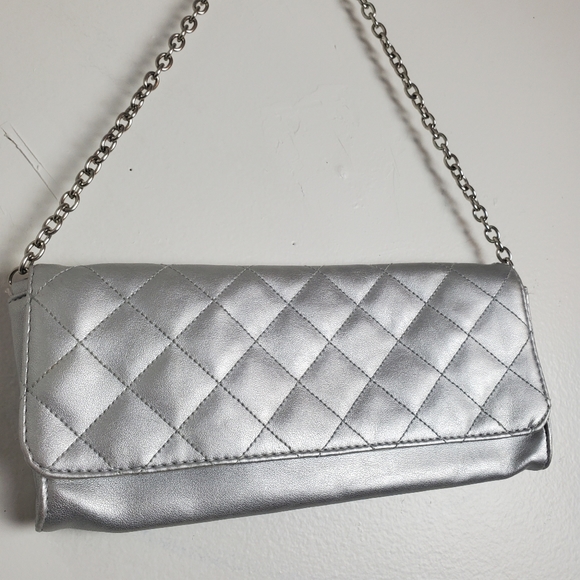 Celine Dion Sensational Silver Cushioned Bag - Picture 3 of 15